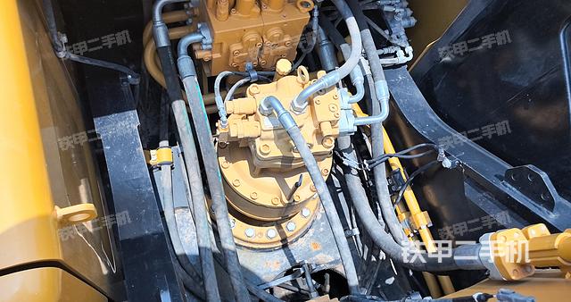 回转马达和主控阀（整机外观）