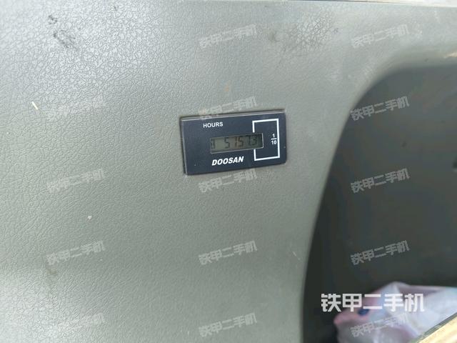 驾驶室整体(整机外观) 驾驶室整体(整机外观)