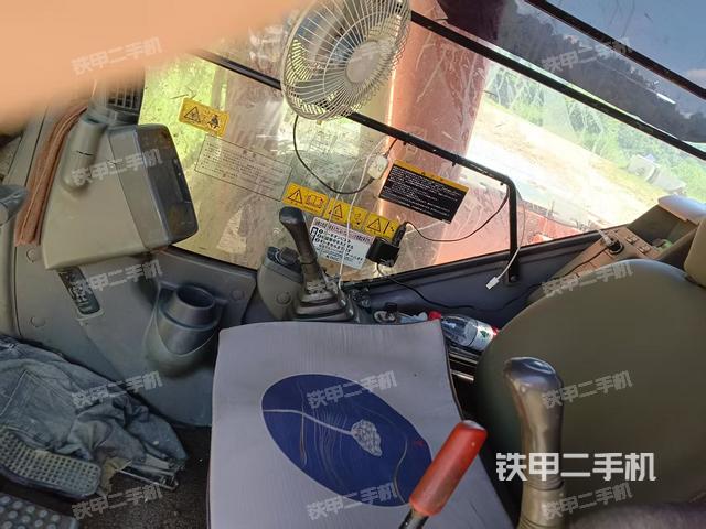 驾驶室整体(整机外观) 驾驶室整体(整机外观)