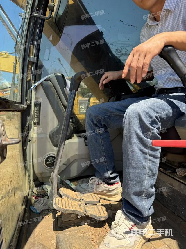驾驶室整体(整机外观) 驾驶室整体(整机外观)