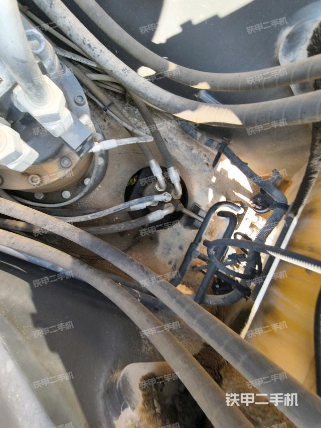 中央回轉(zhuǎn)接頭特寫（上車部件）