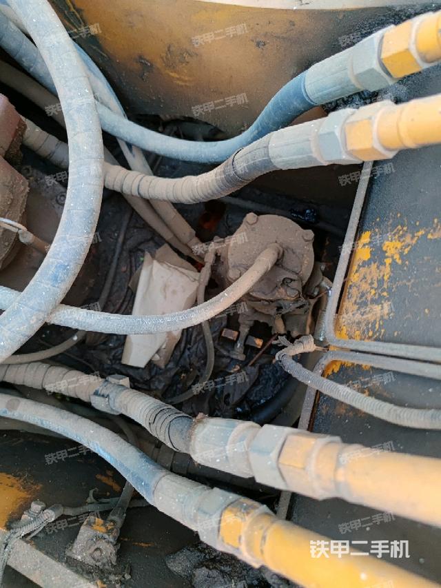 中央回轉(zhuǎn)接頭特寫（上車部件）