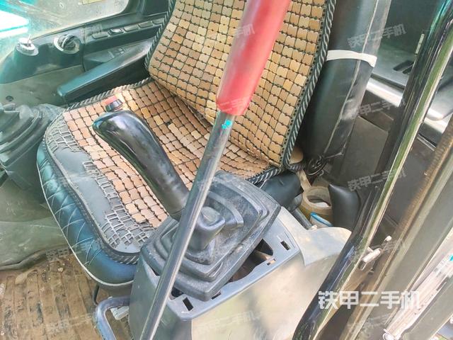 座椅左側(cè)控制臺(tái)/音響/含左手柄（駕駛室部分）