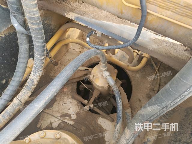 中央回转接头特写(上车部件) 中央回转接头特写(上车部件)