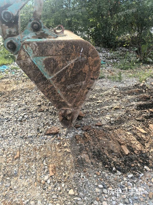 铲斗右后整体(工作和回转装置) 铲斗右后整体(工作和回转装置)