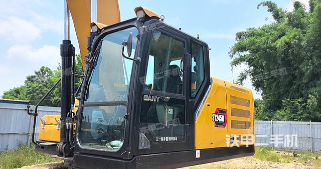 驾驶室整体（整机外观）