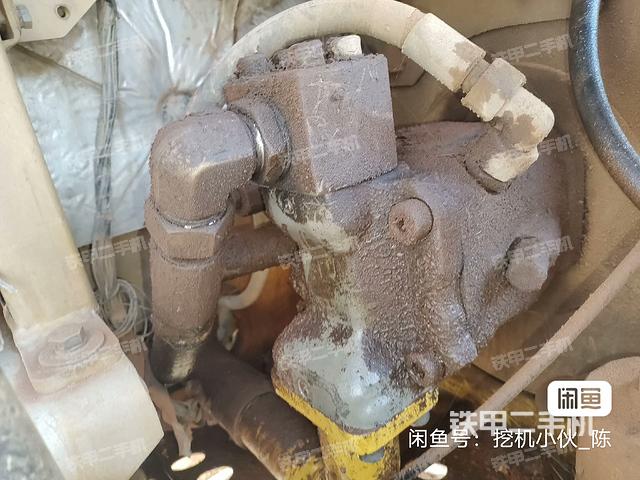 液压泵舱室正面整体(整机外观) 液压泵舱室正面整体(整机外观)