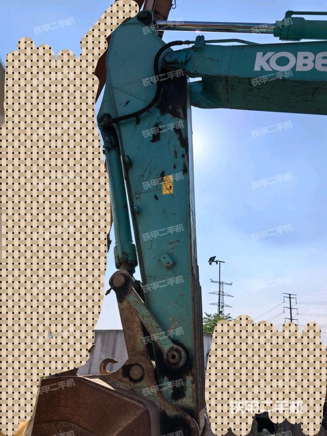 小臂整体左后(工作和回转装置) 小臂整体左后(工作和回转装置)