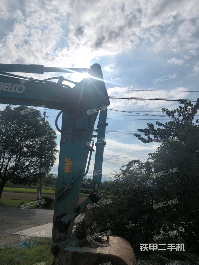 小臂整体左后(工作和回转装置) 小臂整体左后(工作和回转装置)