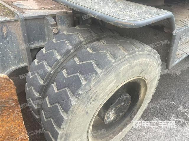 单侧履带整体(整机外观) 单侧履带整体(整机外观)