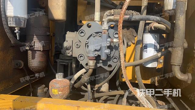 液壓泵艙室正面整體(整機(jī)外觀) 液壓泵艙室正面整體(整機(jī)外觀)