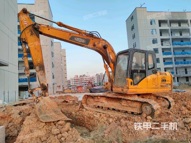 雷沃重工FR170挖掘機(jī)