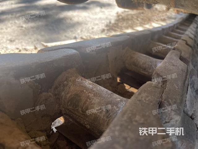 單側(cè)履帶整體(整機外觀) 單側(cè)履帶整體(整機外觀)