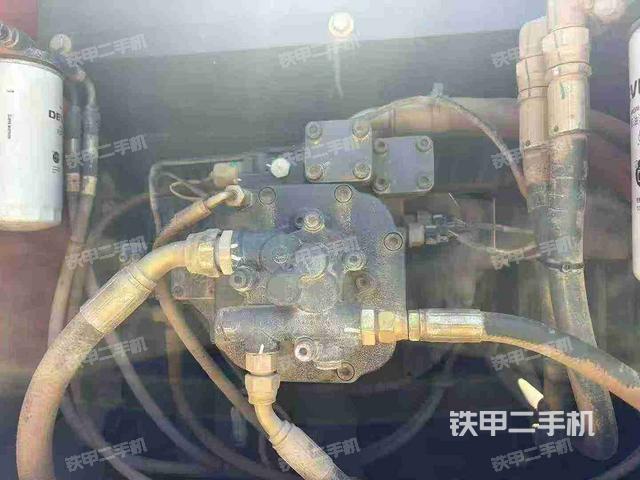 液壓泵艙室正面整體(整機(jī)外觀) 液壓泵艙室正面整體(整機(jī)外觀)