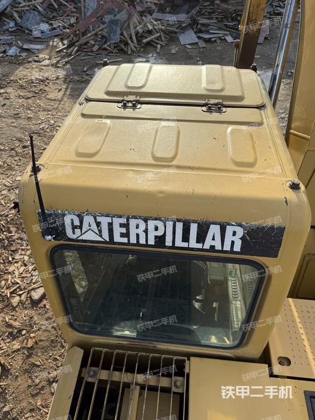 驾驶室顶部（整机外观）