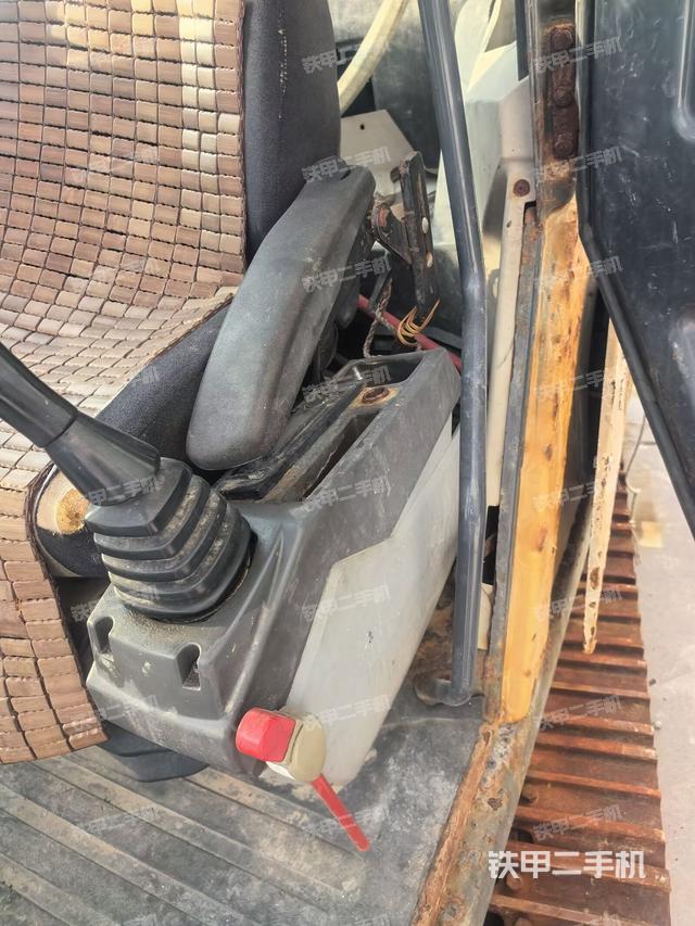 座椅左側(cè)控制臺/音響/含左手柄（駕駛室部分）