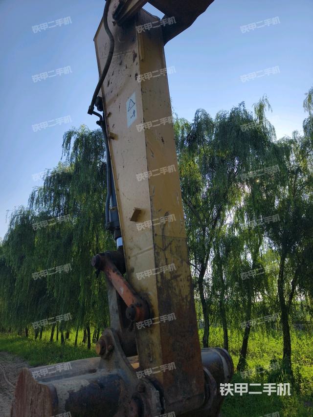 小臂整体左后(工作和回转装置) 小臂整体左后(工作和回转装置)