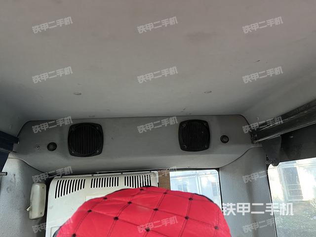 驾驶室顶部(整机外观) 驾驶室顶部(整机外观)