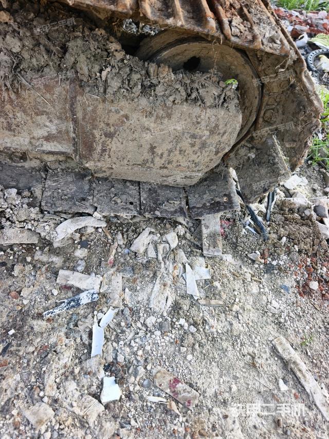 左导向轮(行走机构) 左导向轮(行走机构)