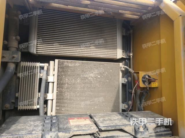 散熱器正面(大件艙室) 散熱器正面(大件艙室)
