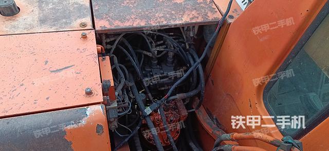 回转马达和主控阀（整机外观）