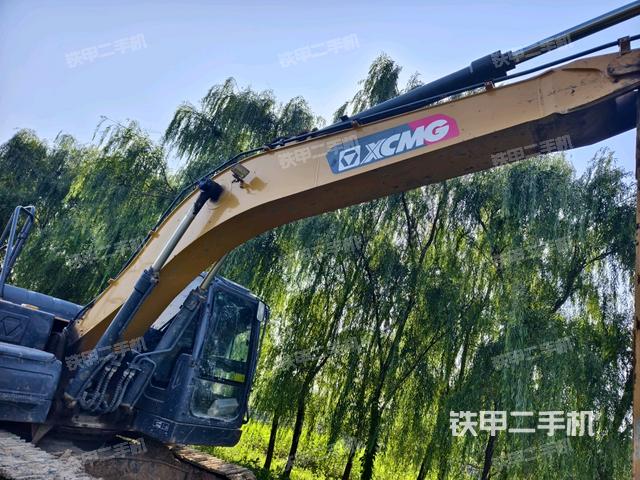 小臂整体左后(工作和回转装置) 小臂整体左后(工作和回转装置)