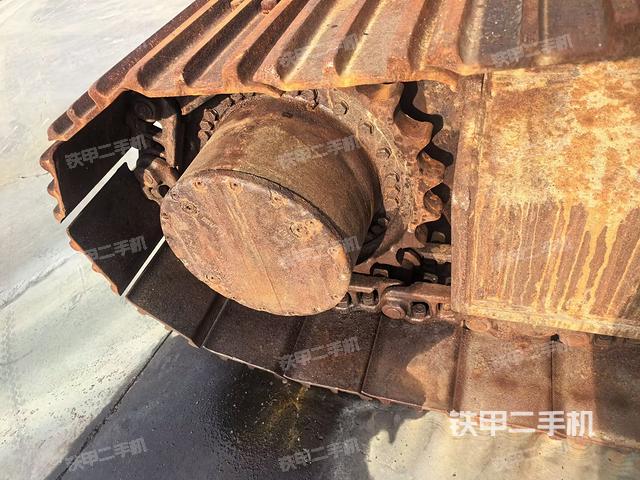 右驅(qū)動輪（行走機(jī)構(gòu)）