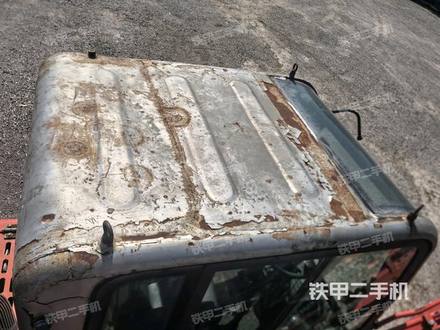 驾驶室顶部(整机外观) 驾驶室顶部(整机外观)
