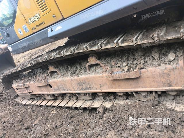 右侧履带整体(行走机构) 右侧履带整体(行走机构)