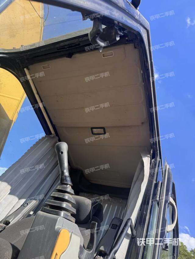 后窗玻璃角标（驾驶室部分）