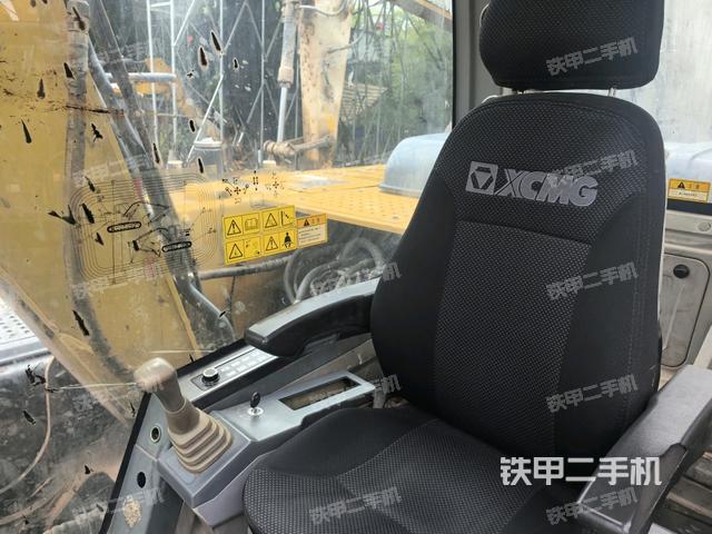 座椅右側控制臺/鑰匙門/油門/含右手柄(駕駛室部分) 座椅右側控制臺/鑰匙門/油門/含右手柄(駕駛室部分)
