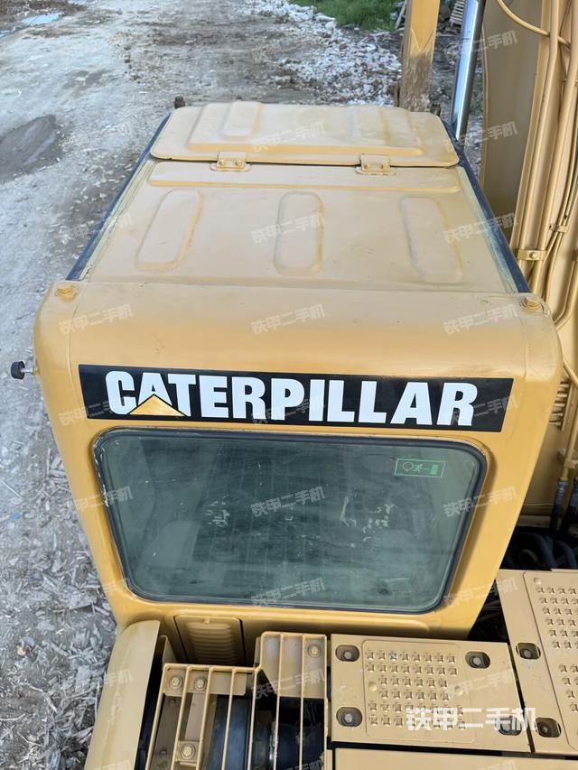 驾驶室顶部（整机外观）