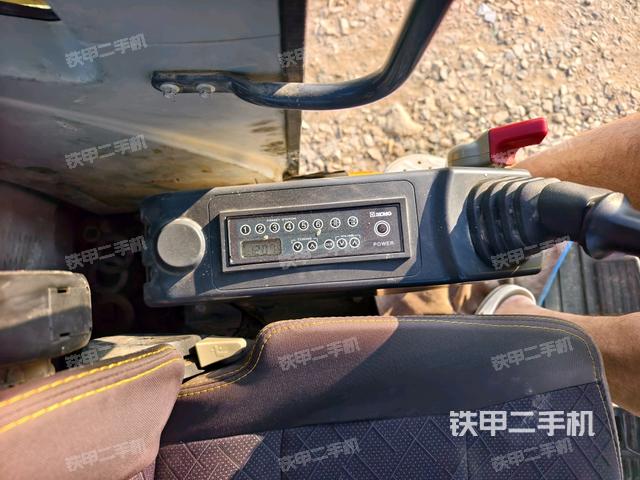 座椅右側(cè)控制臺(tái)/鑰匙門/油門/含右手柄(駕駛室部分) 座椅右側(cè)控制臺(tái)/鑰匙門/油門/含右手柄(駕駛室部分)