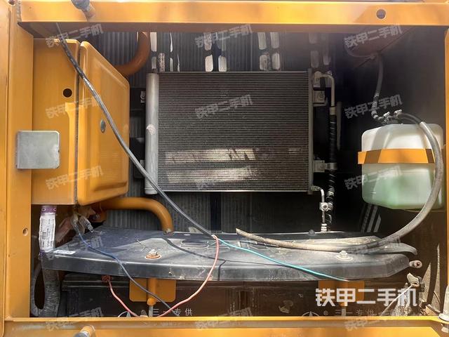 散熱器正面(大件艙室) 散熱器正面(大件艙室)