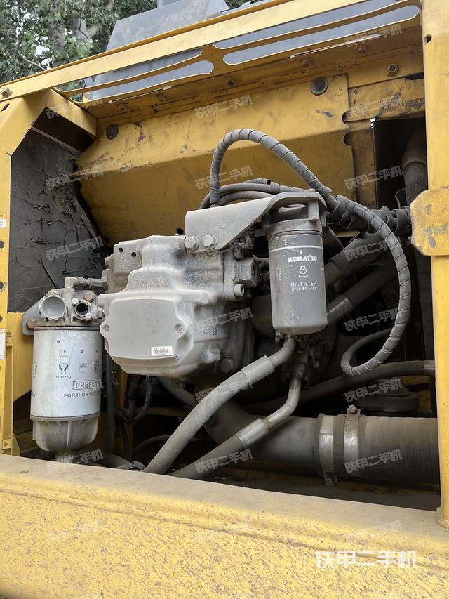 液压泵舱室正面整体(整机外观) 液压泵舱室正面整体(整机外观)