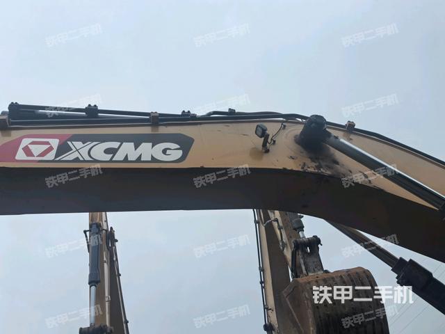 大臂油缸整体 竖拍(工作和回转装置) 大臂油缸整体 竖拍(工作和回转装置)