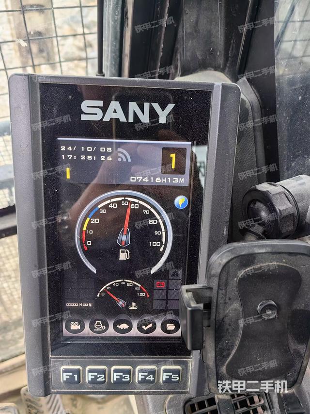 驾驶室整体（整机外观）