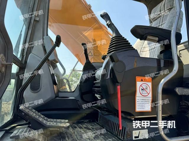 驾驶室整体(整机外观) 驾驶室整体(整机外观)