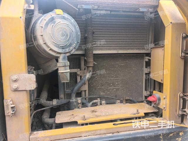 散熱器正面(大件艙室) 散熱器正面(大件艙室)