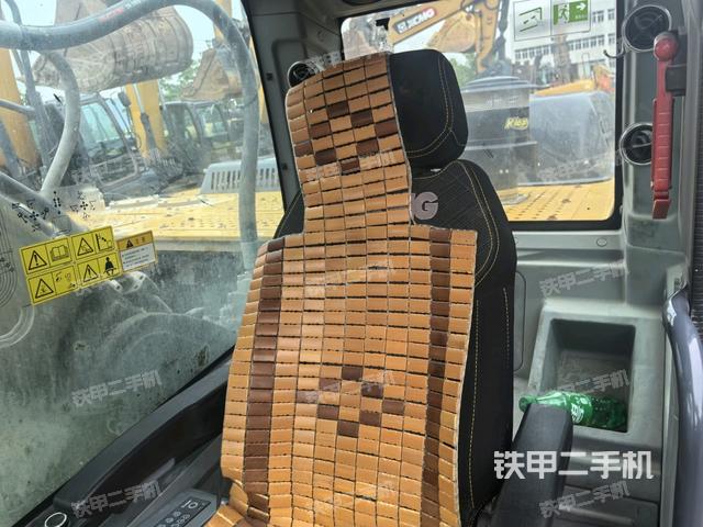 后窗玻璃角標(駕駛室部分) 后窗玻璃角標(駕駛室部分)