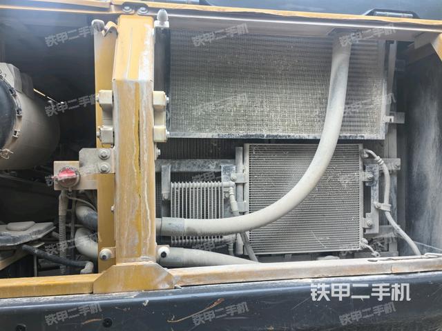 散熱器正面(大件艙室) 散熱器正面(大件艙室)