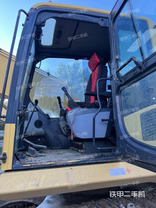 驾驶室整体(整机外观) 驾驶室整体(整机外观)