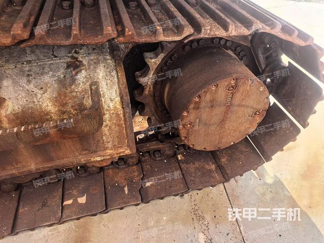 左驅(qū)動輪（行走機(jī)構(gòu)）