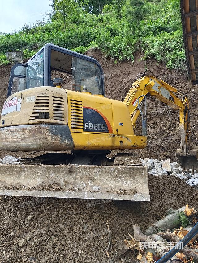 驾驶室顶部（整机外观）