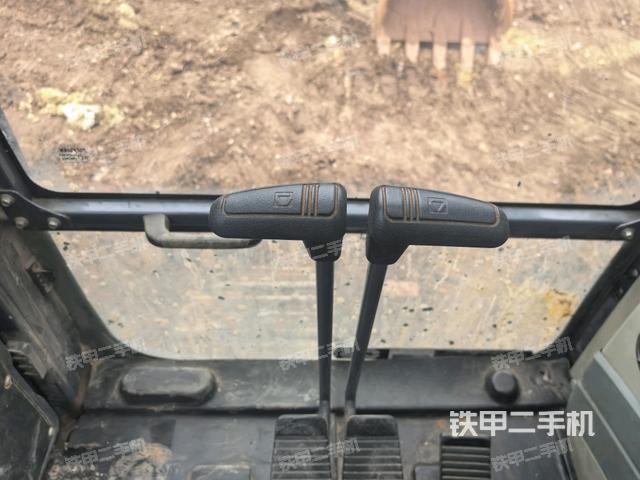 座椅左側控制臺/音響/含左手柄(駕駛室部分) 座椅左側控制臺/音響/含左手柄(駕駛室部分)