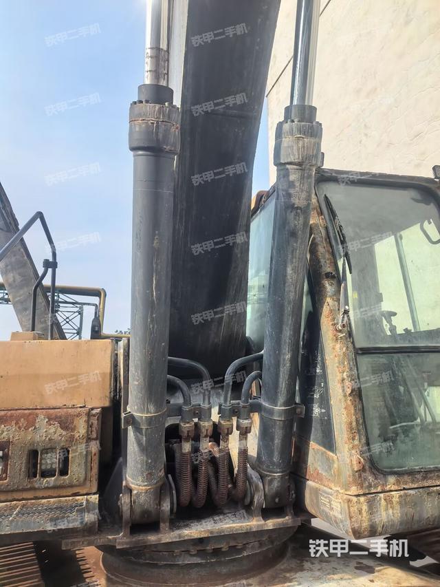 大臂油缸整體?豎拍（工作和回轉(zhuǎn)裝置）