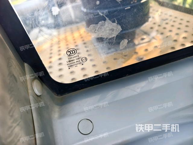 后窗玻璃角标(驾驶室部分) 后窗玻璃角标(驾驶室部分)