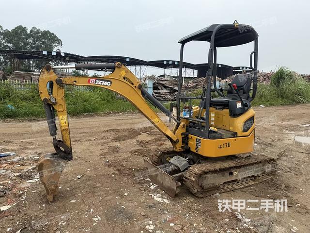 駕駛室整體(整機(jī)外觀) 駕駛室整體(整機(jī)外觀)