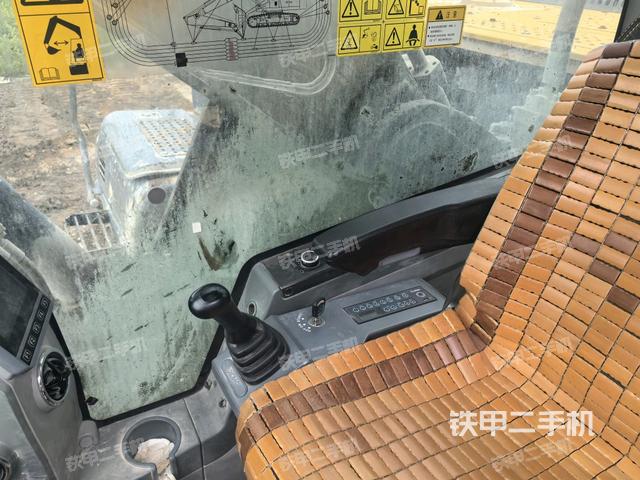 座椅右側控制臺/鑰匙門/油門/含右手柄(駕駛室部分) 座椅右側控制臺/鑰匙門/油門/含右手柄(駕駛室部分)