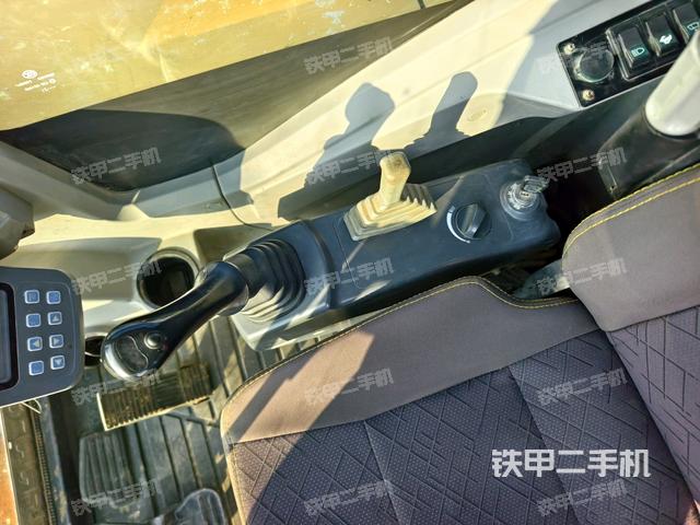 座椅左側(cè)控制臺(tái)/音響/含左手柄(駕駛室部分) 座椅左側(cè)控制臺(tái)/音響/含左手柄(駕駛室部分)